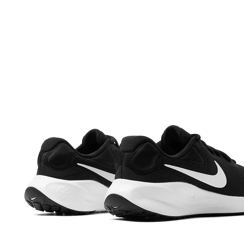 Nike Revolution 7